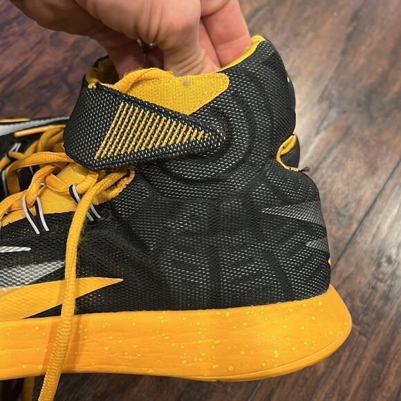 Zoom HyperRev \'Black Amarillo\' size 10 in EUC black and yellow EUC for age main image 10